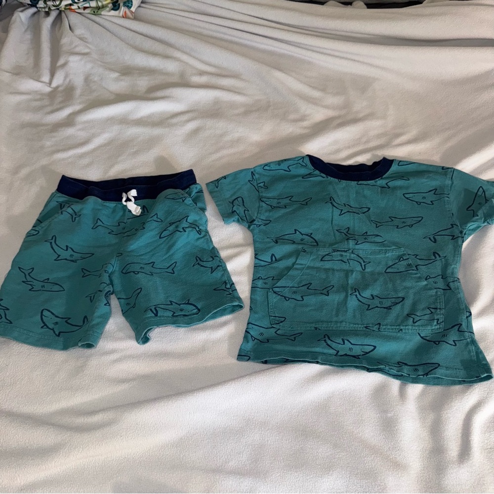 Boys size 5 Matching Set of shirt and shorts BUNDLE of 4 - Picture 4 of 6